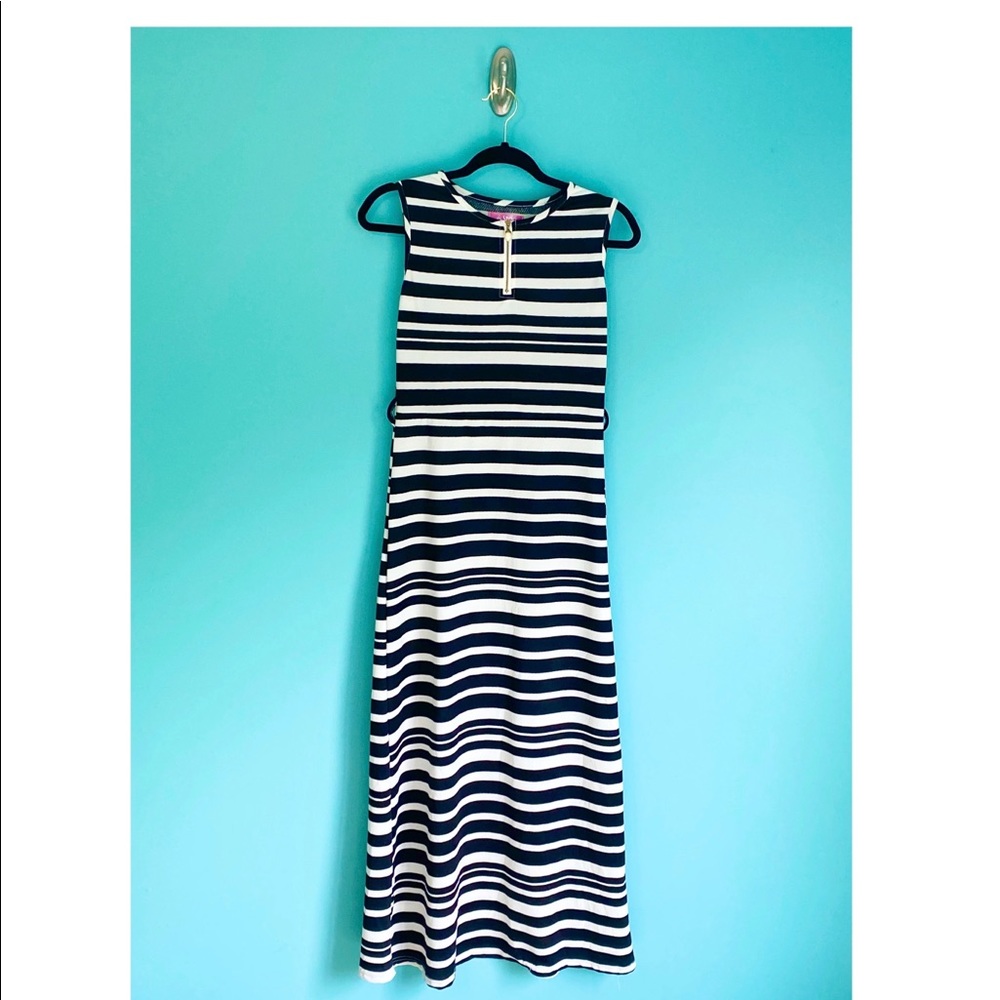 BLACK AND WHITE STRIPED MAXI DRESS.